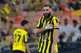 雄鹿当家球星利拉德无限期休战，夺冠前景引人担忧